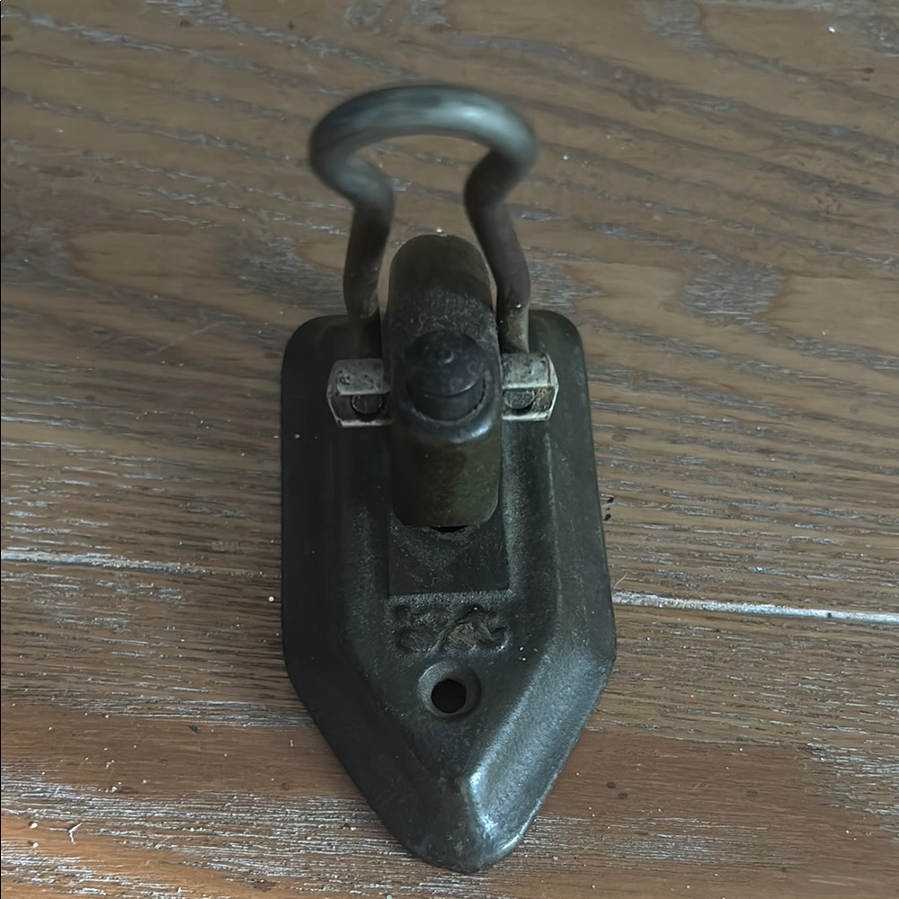 VINTAGE WILSON JONES CAST IRON SINGLE HOLE PUNCH WORKS